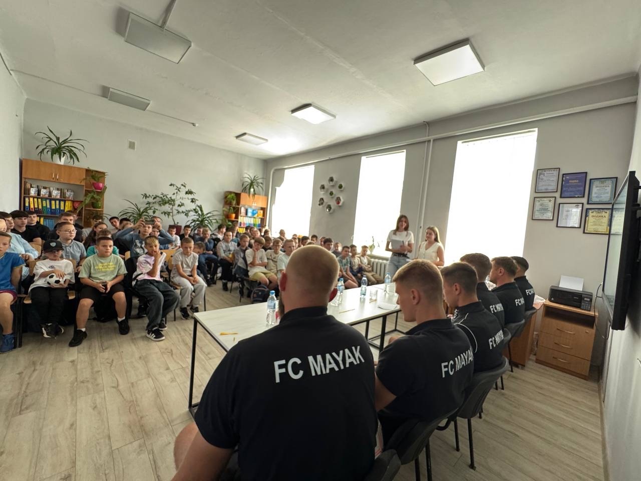 У Сарнах організували фан-зустріч із гравцями «Маяка»