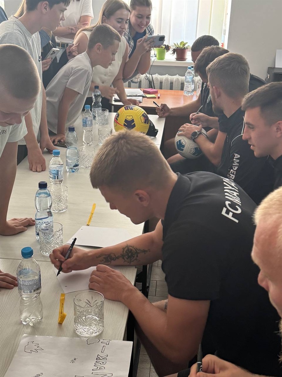 У Сарнах організували фан-зустріч із гравцями «Маяка»