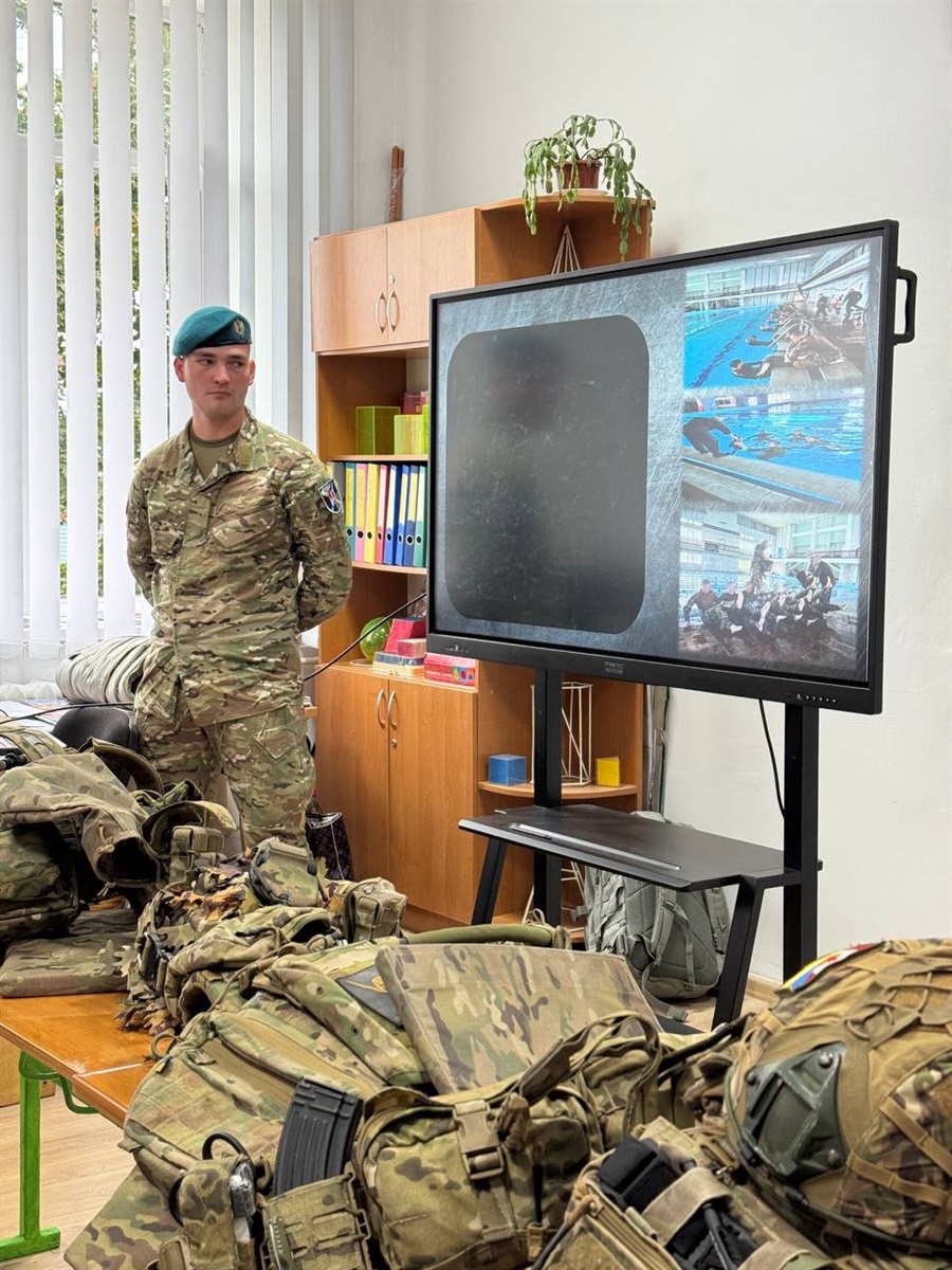 У Сарнах курсанти військової академії провели зустріч зі школярами