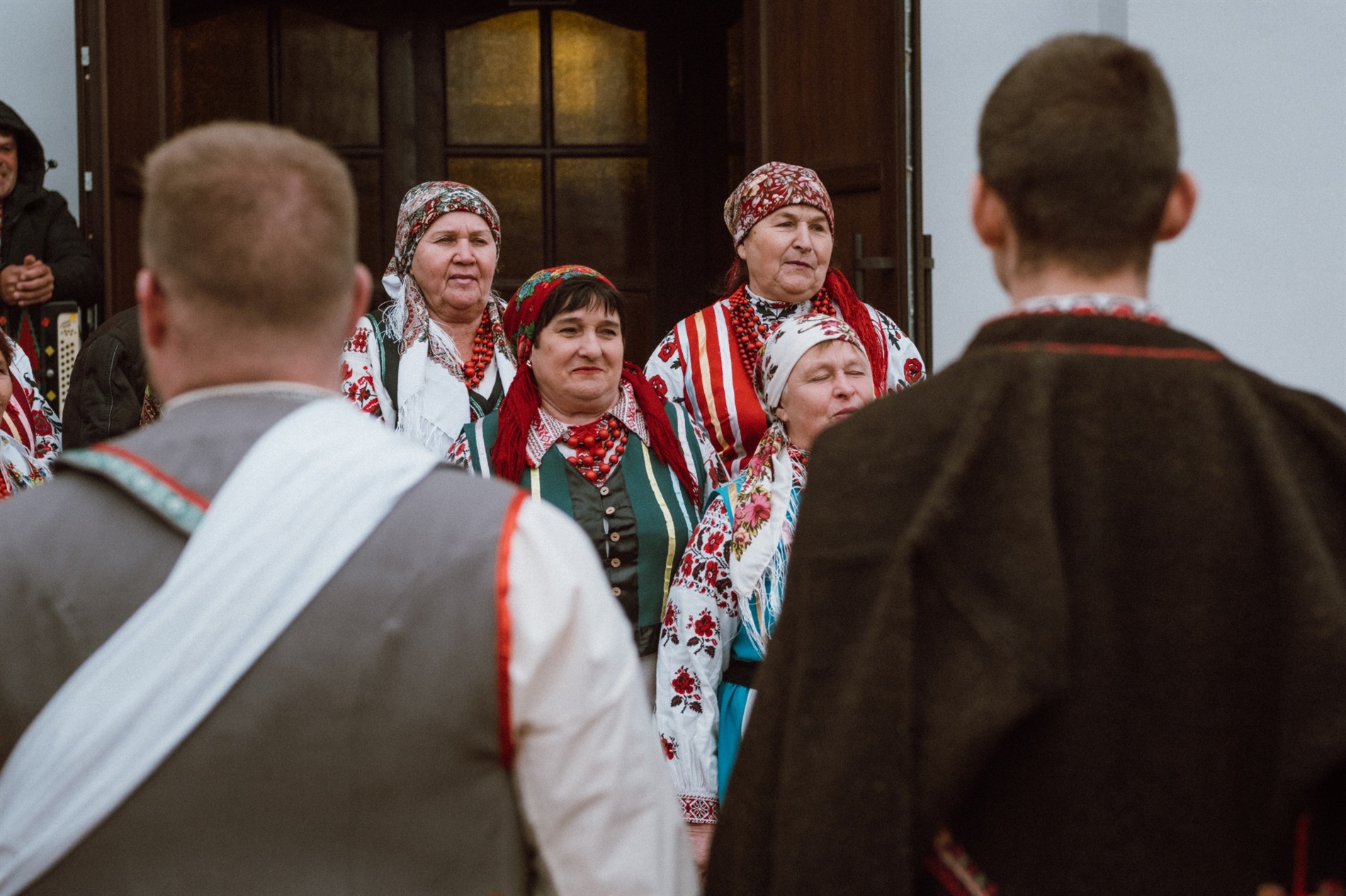 «Осінь весільна»: у Сарнах відтворили обрядове поліське весілля