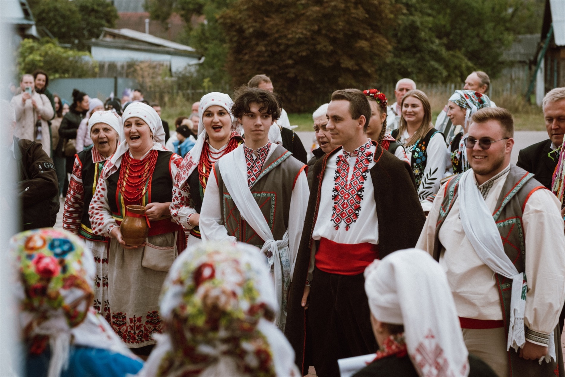 «Осінь весільна»: у Сарнах відтворили обрядове поліське весілля
