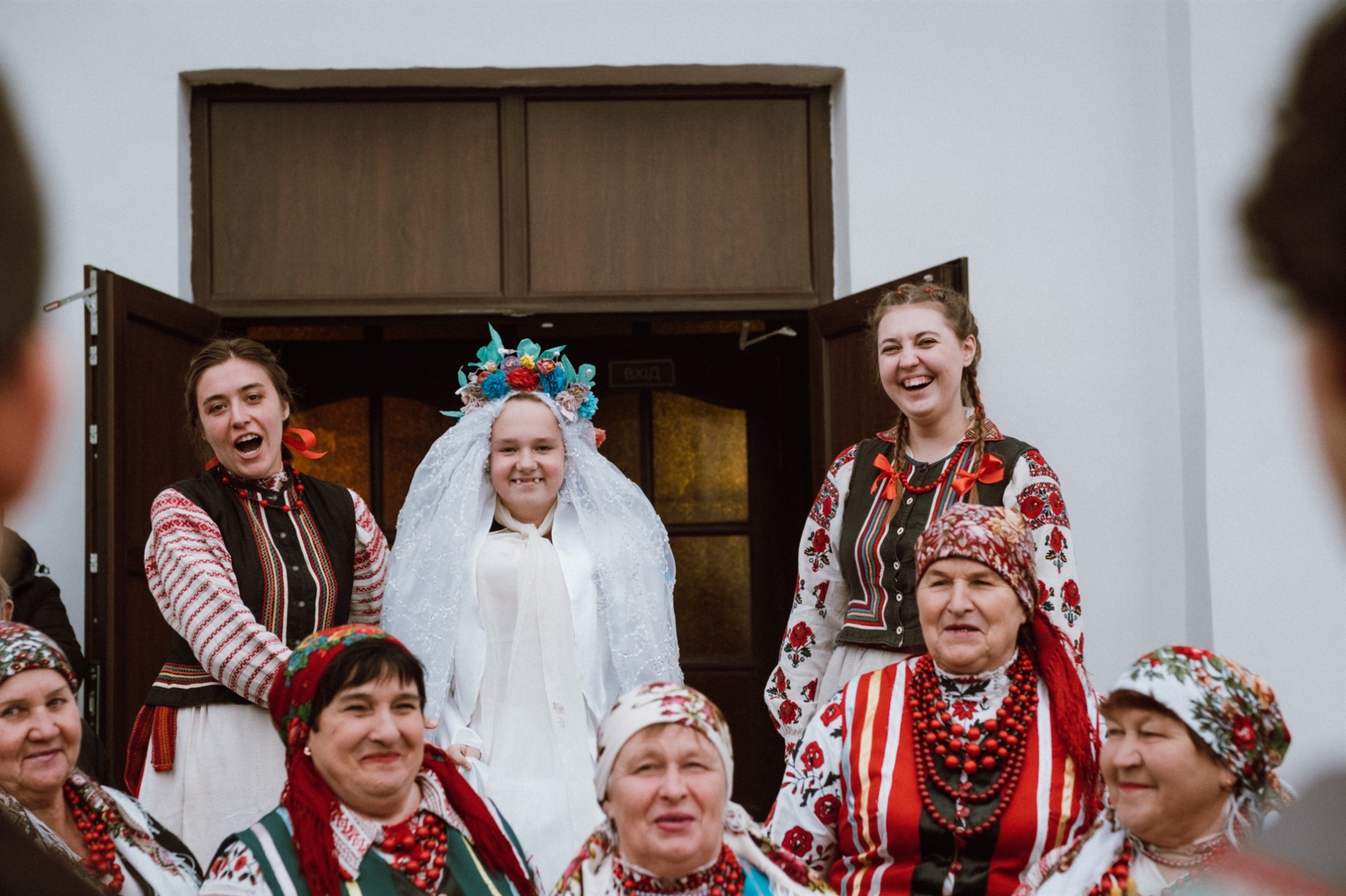 «Осінь весільна»: у Сарнах відтворили обрядове поліське весілля
