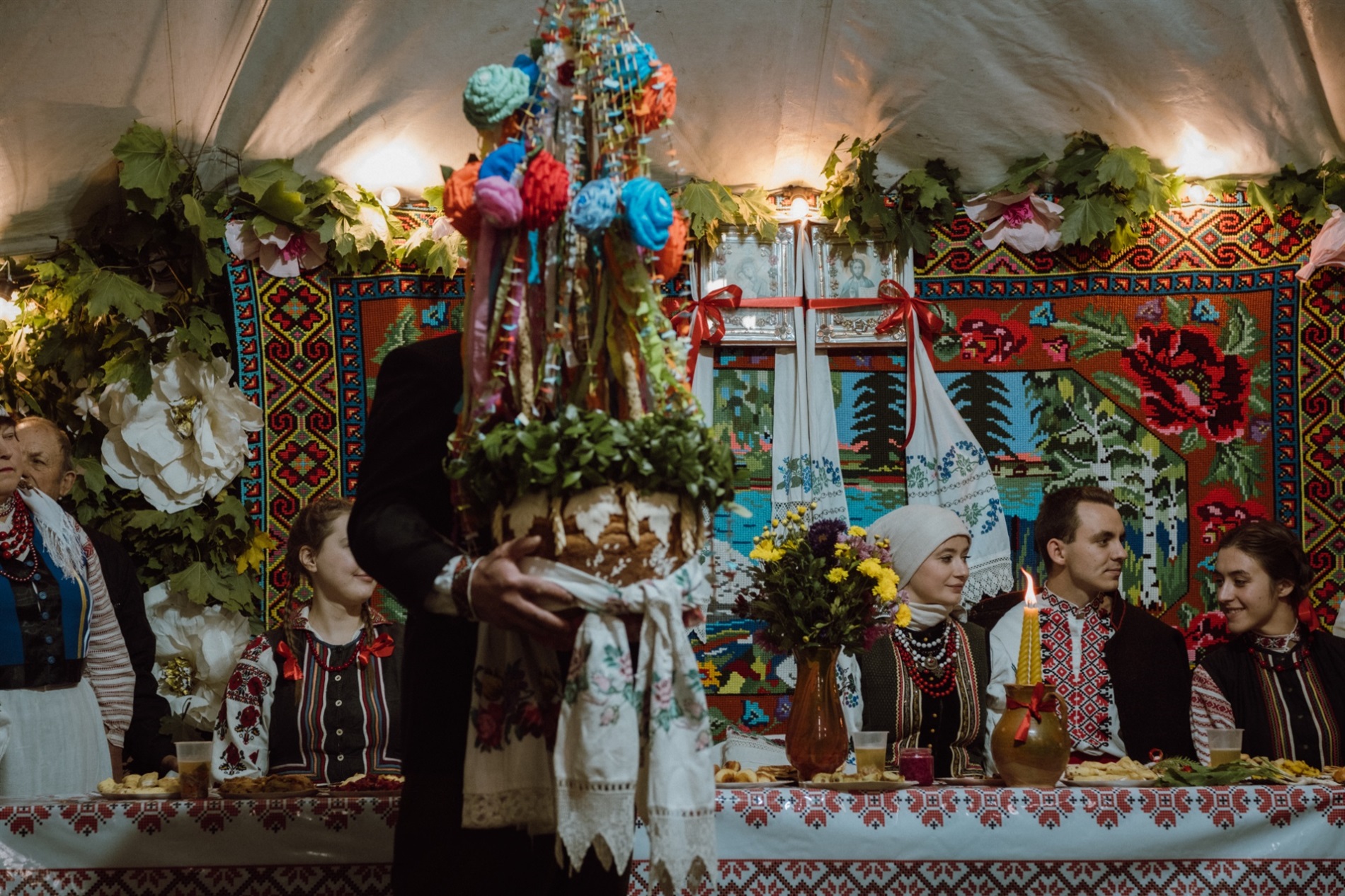 «Осінь весільна»: у Сарнах відтворили обрядове поліське весілля