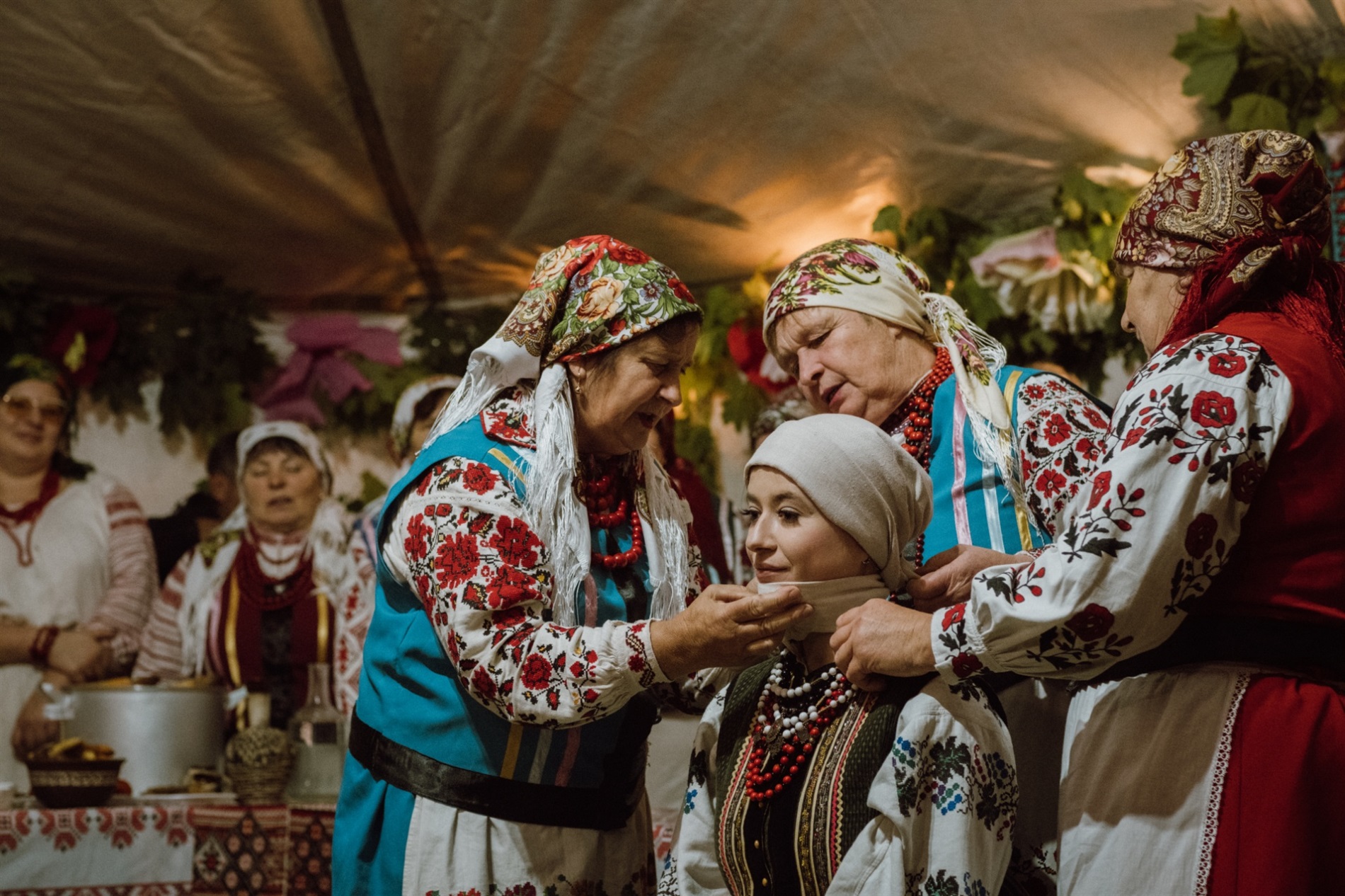 «Осінь весільна»: у Сарнах відтворили обрядове поліське весілля
