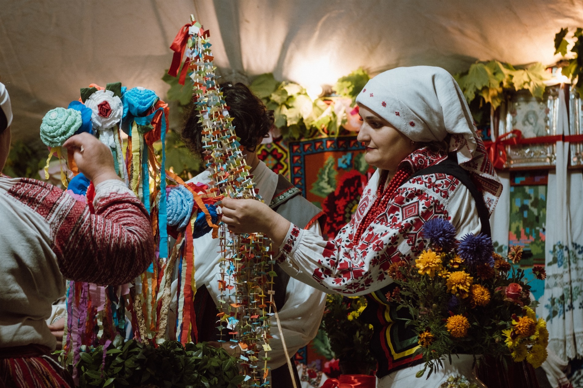 «Осінь весільна»: у Сарнах відтворили обрядове поліське весілля