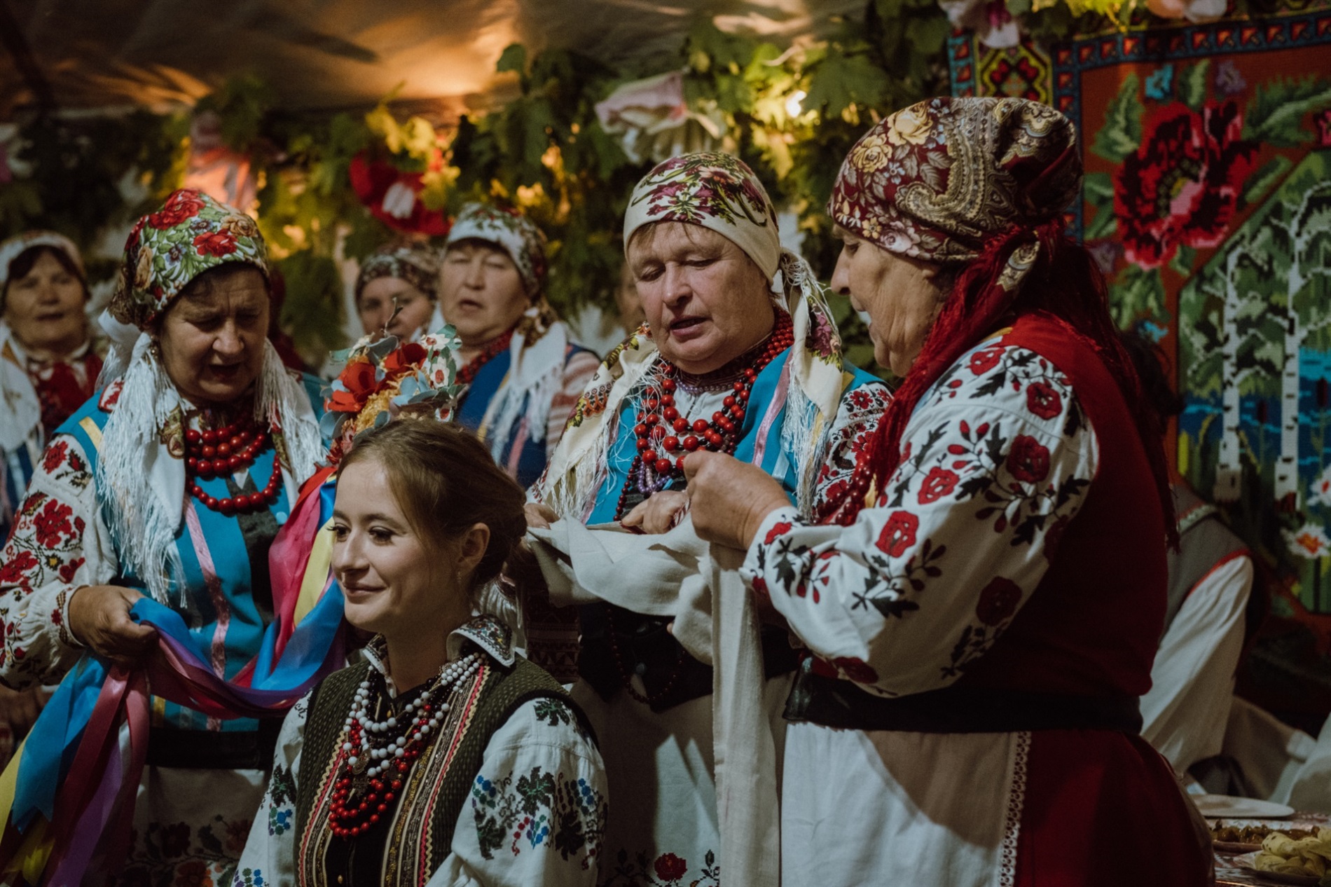 «Осінь весільна»: у Сарнах відтворили обрядове поліське весілля
