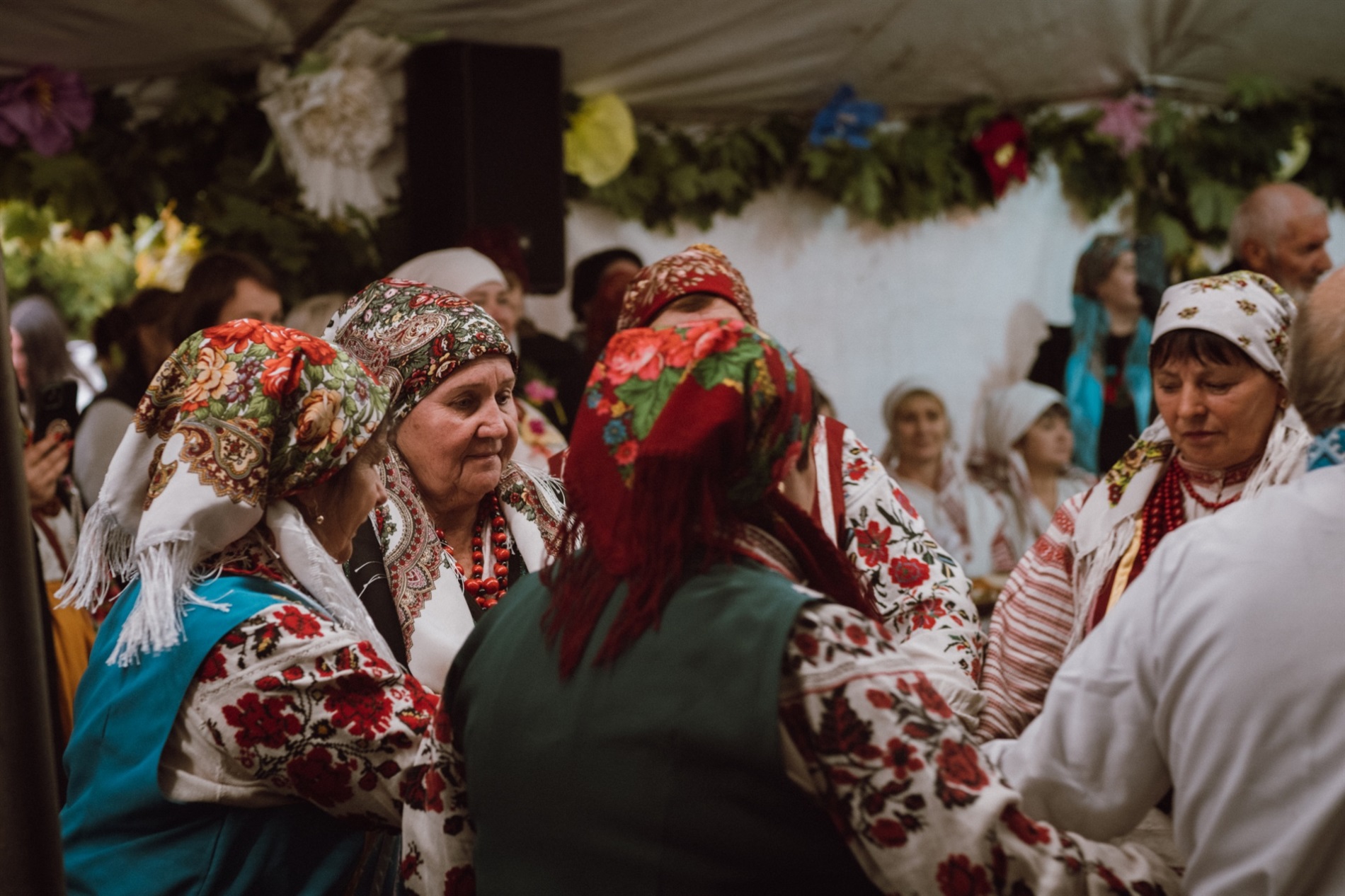 «Осінь весільна»: у Сарнах відтворили обрядове поліське весілля