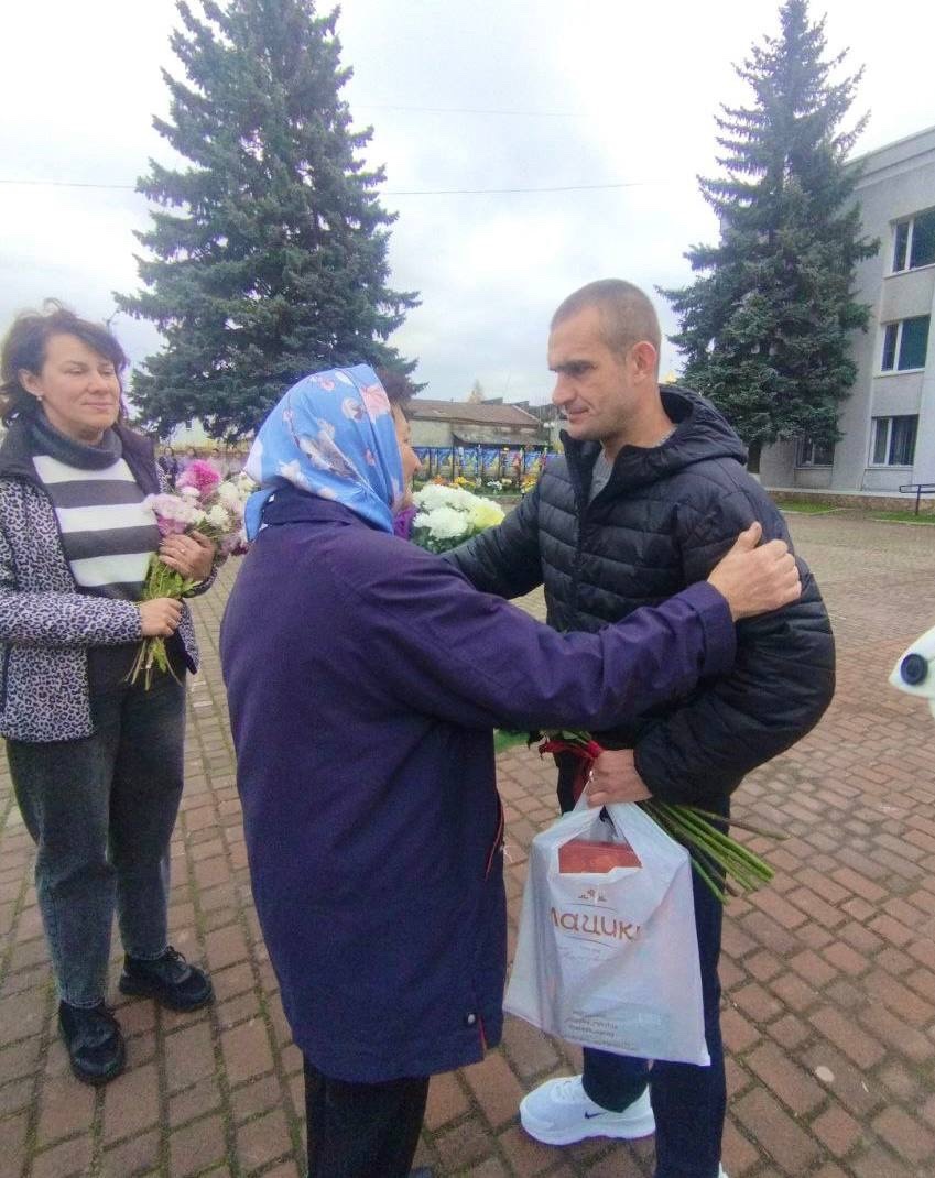 У Сарненському районі зустріли звільненого з російського полону бійця АТО
