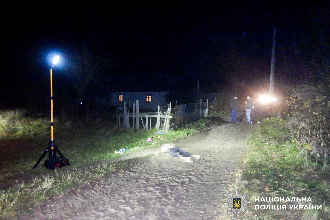 На Сарненщині чоловік вбив брата та сестру, а потім хотів вчитини суїцид