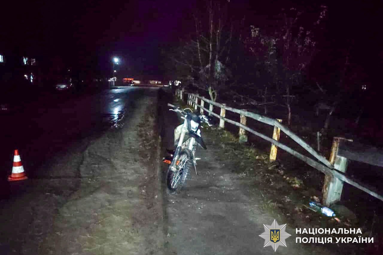 На Сарненщині підліток вʼїхав у паркан на мотоциклі батька: що відомо