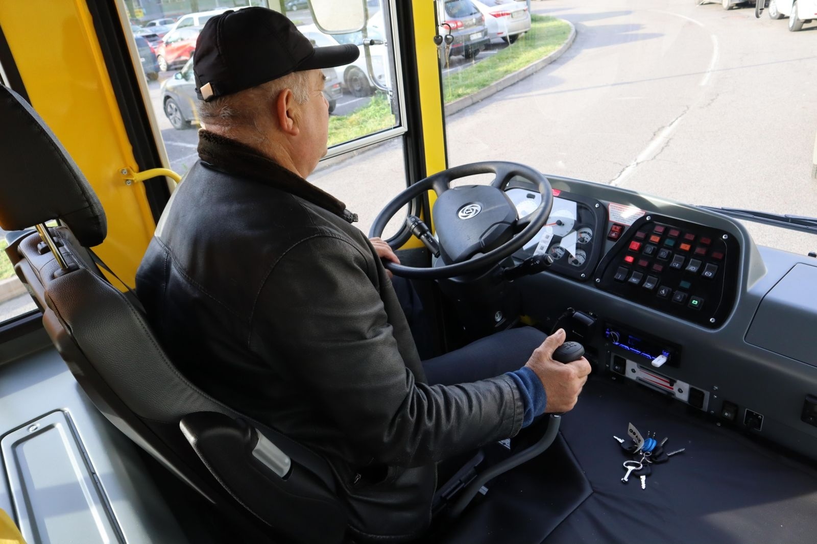 Немовицька громада отримала новий шкільний автобус