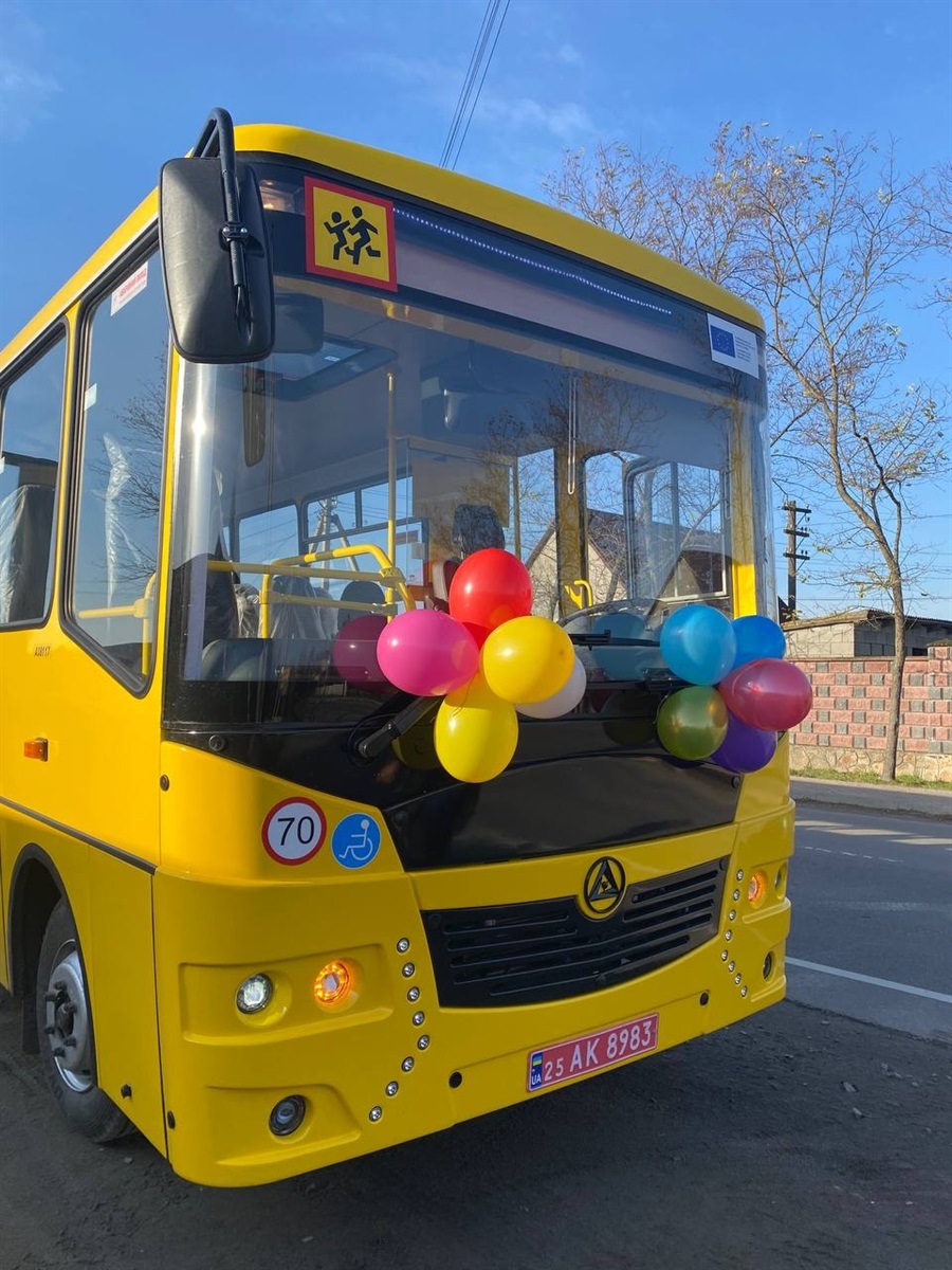 Немовицька громада отримала новий шкільний автобус