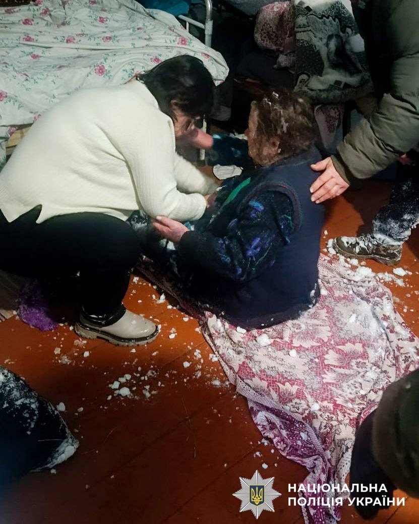 Поліцейський із Дубровиччини врятував 85-річну жінку зі снігового замету