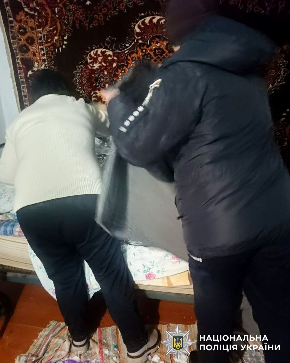 Поліцейський із Дубровиччини врятував 85-річну жінку зі снігового замету