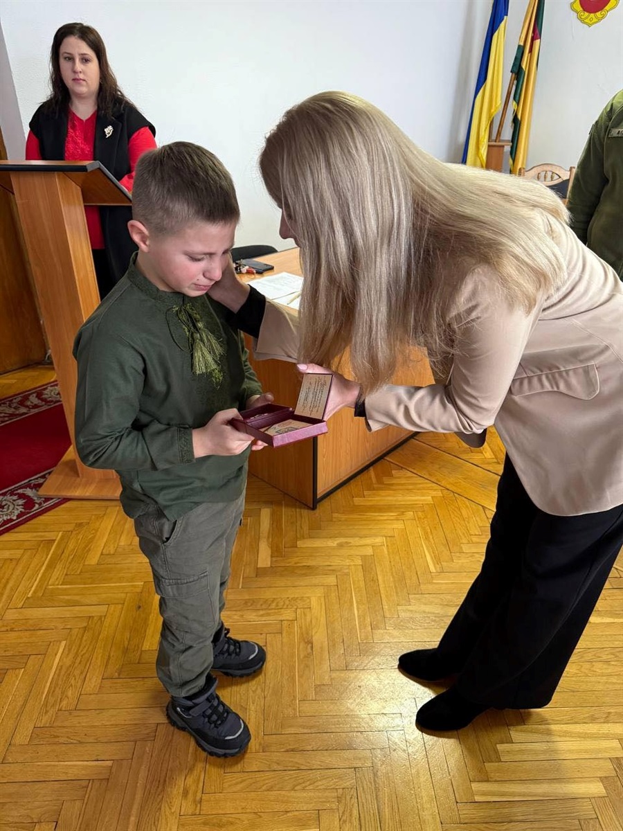 Вісьмох військових із Сарненського району посмертно відзначили державними нагородами