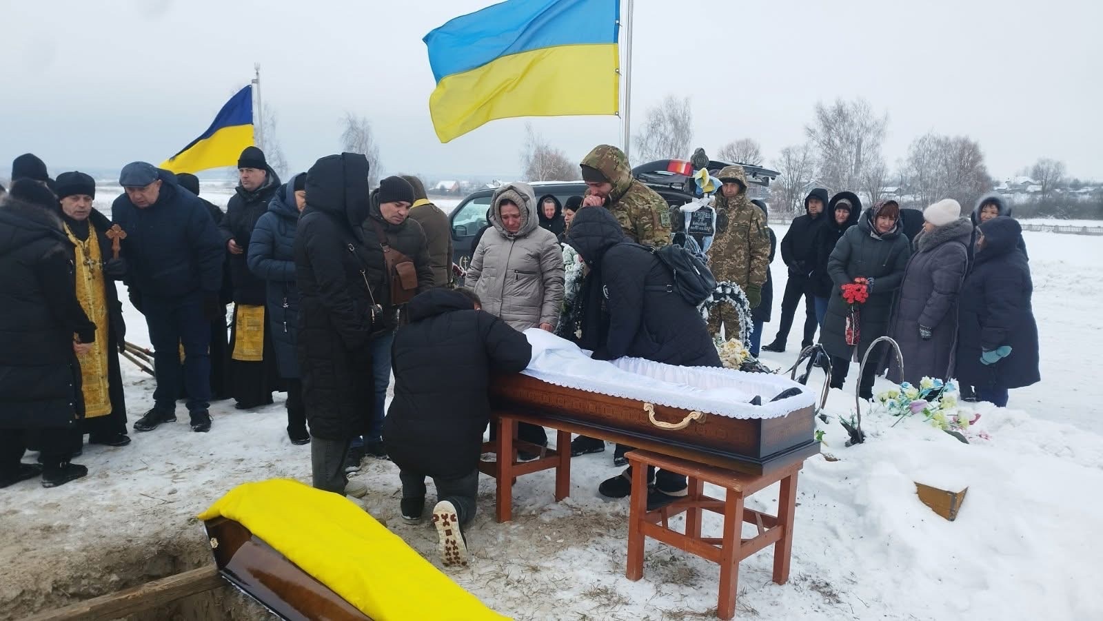 Дубровицька громада попрощалася з військовослужбовцем Русланом Харкевичем