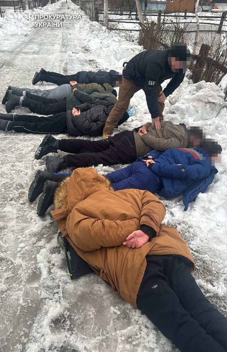 Житель Сарн намагався переправити за кордон вісьмох чоловіків