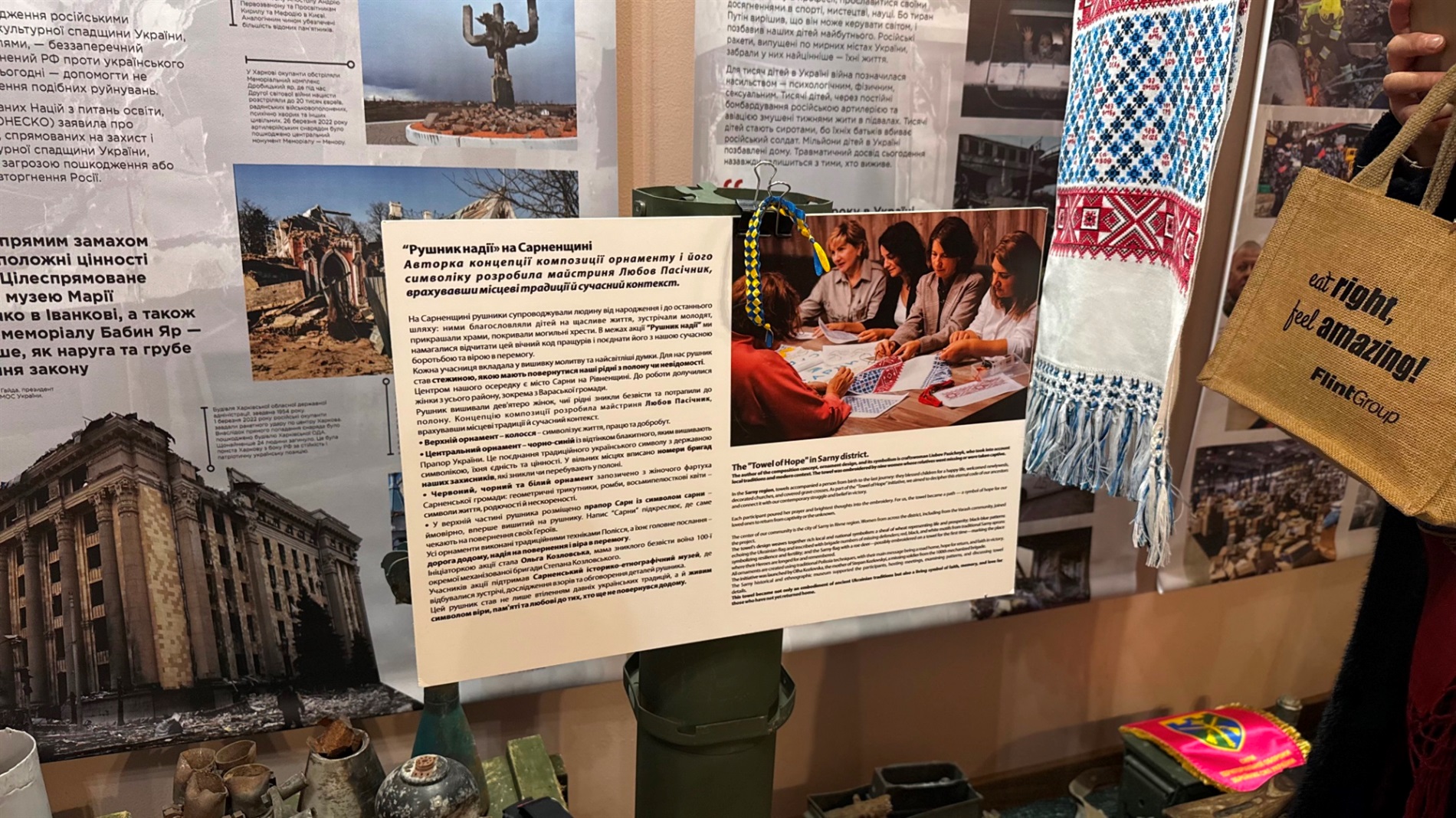 «Вишита молитва» у Сарнах: у музеї відкрили виставку «Рушників надії» з Рівненщини