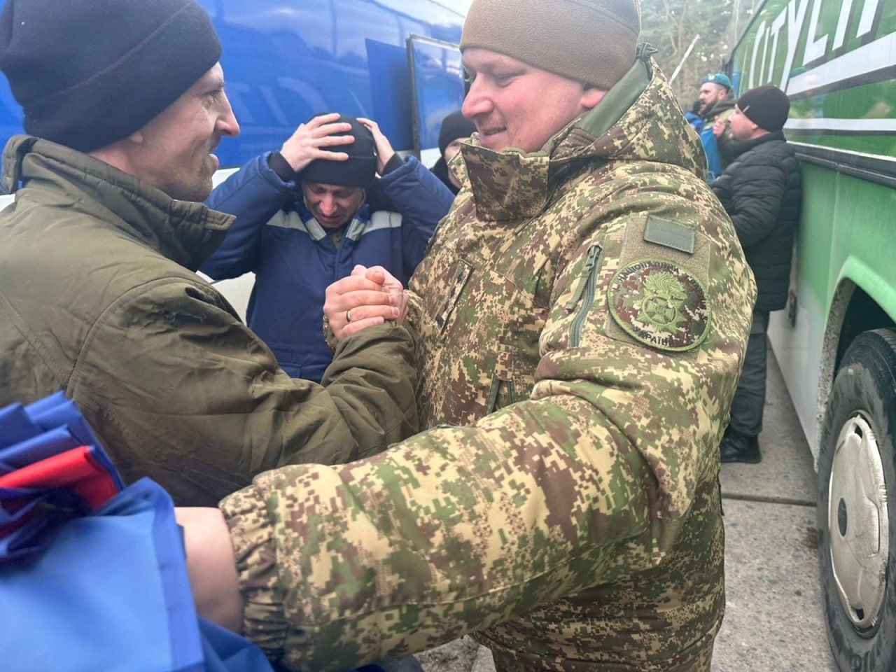 «Це найбільша кількість за всі обміни»: з полону повернули шістьох воїнів із Сарненського району