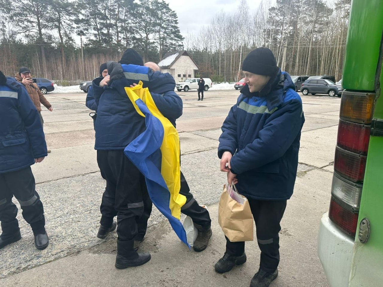 «Це найбільша кількість за всі обміни»: з полону повернули шістьох воїнів із Сарненського району