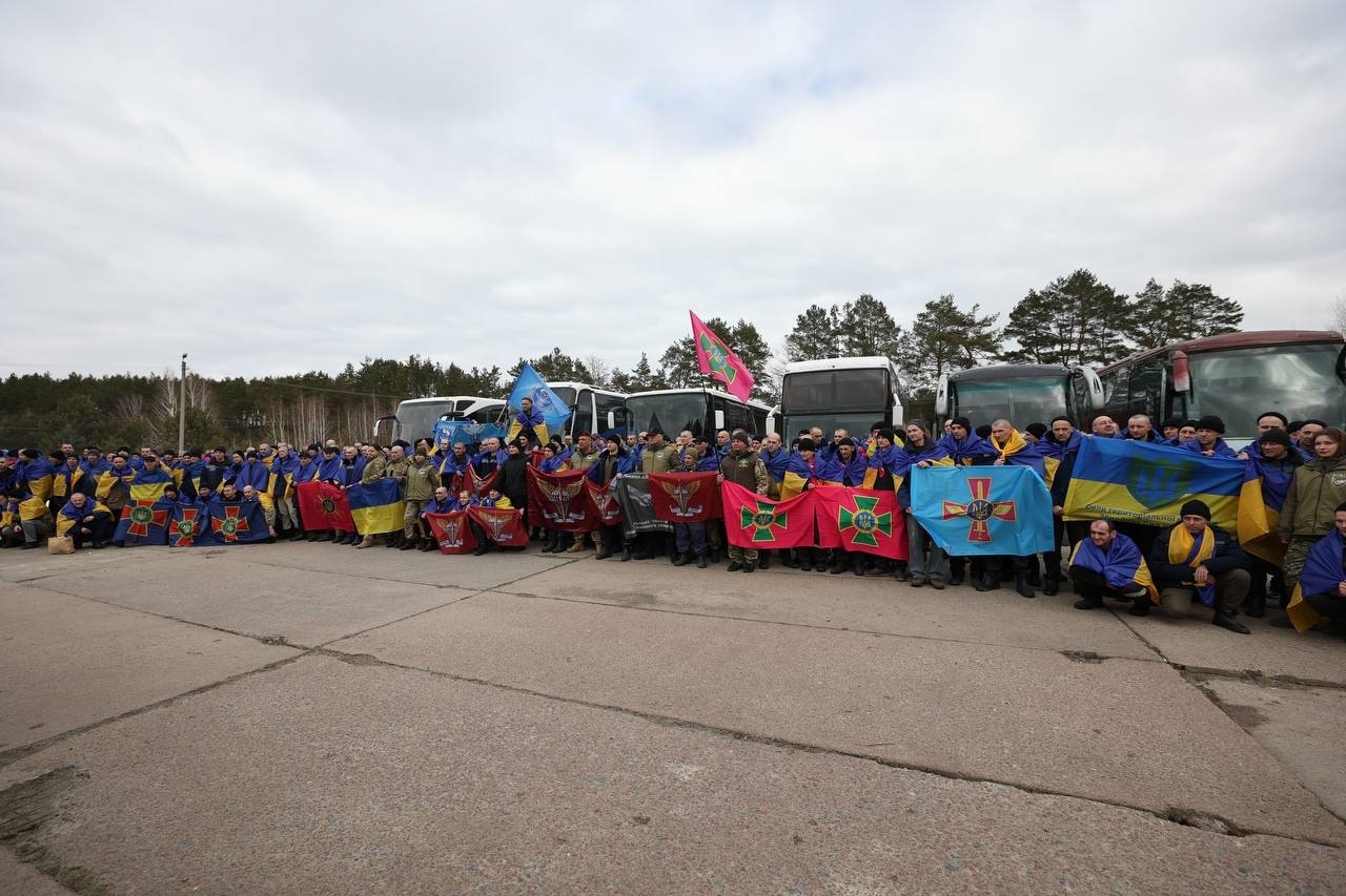 Два роки очікувань: ще п’ятьох захисників із Сарненського району звільнили з російського полону