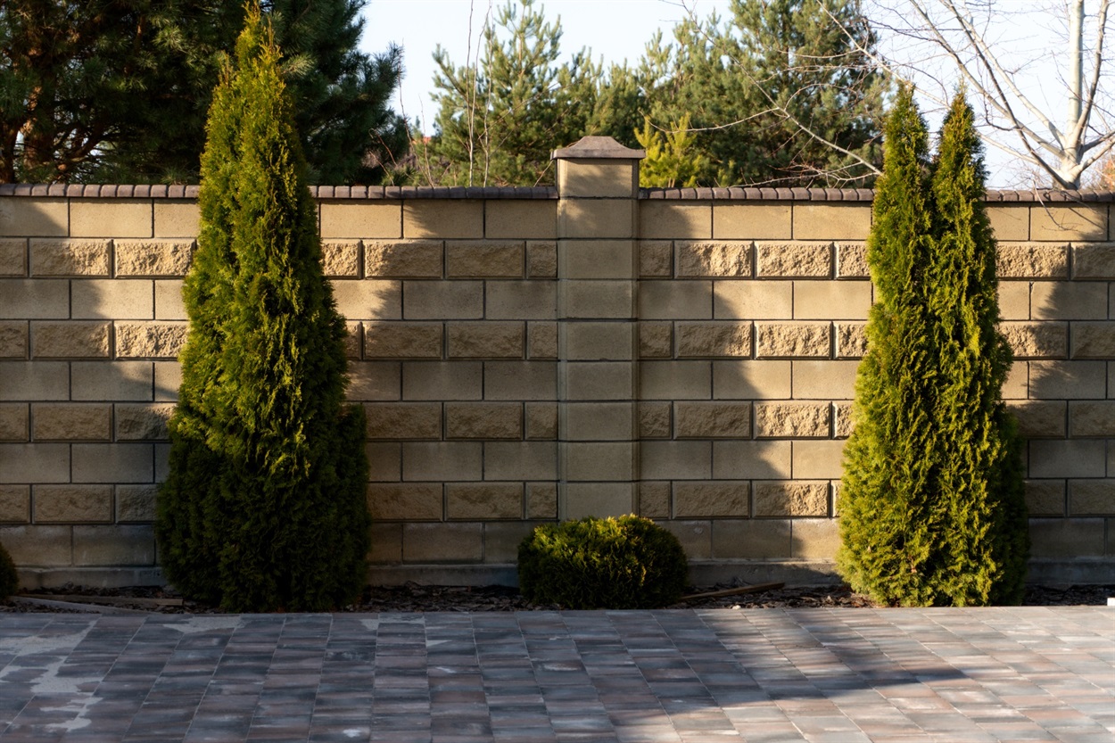 Паркан із блоку.