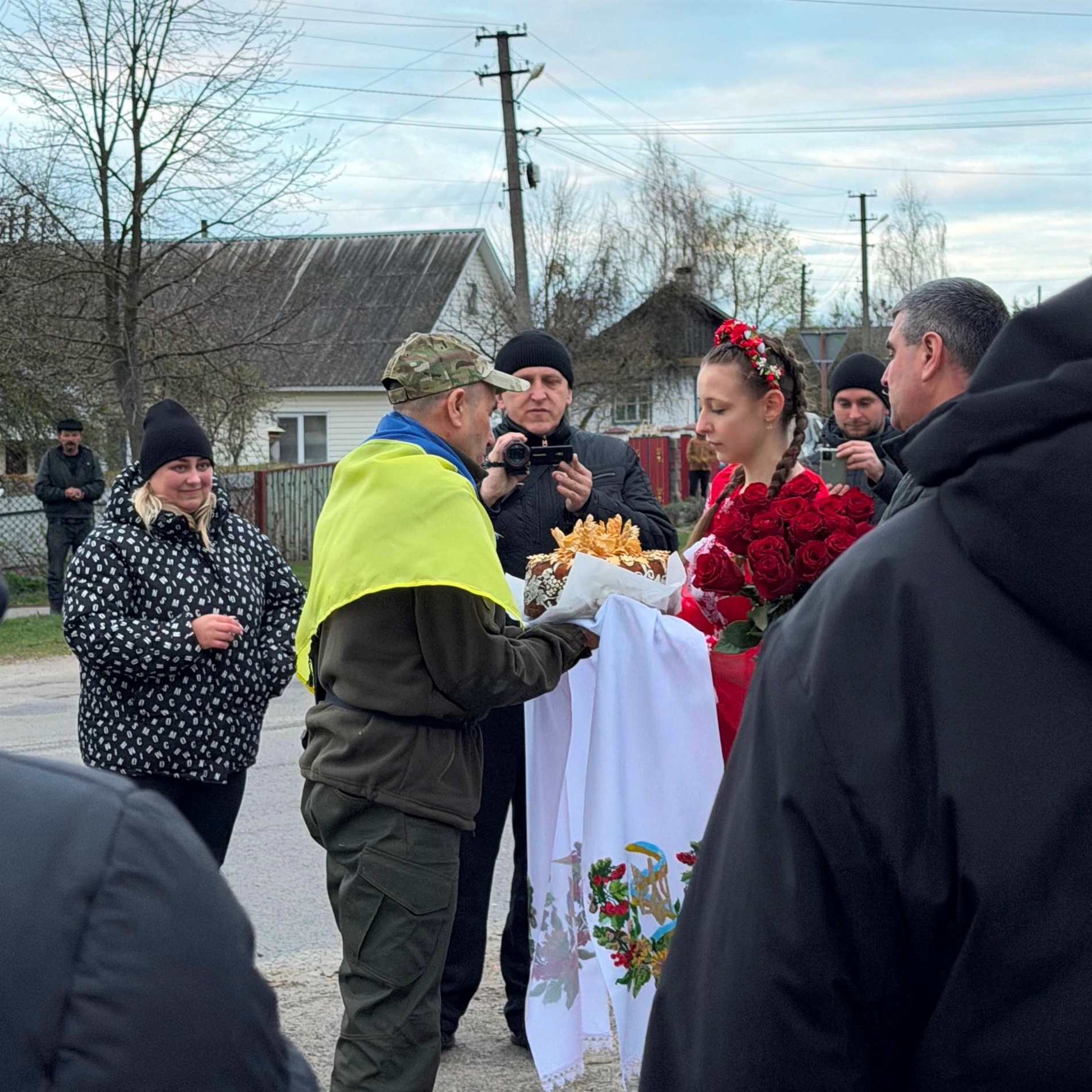 Майже два роки в неволі: на Сарненщині зустріли звільненого з полону бійця