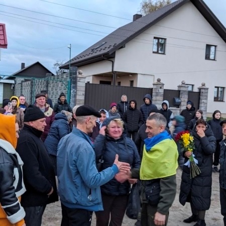 Майже два роки в неволі: на Сарненщині зустріли звільненого з полону бійця