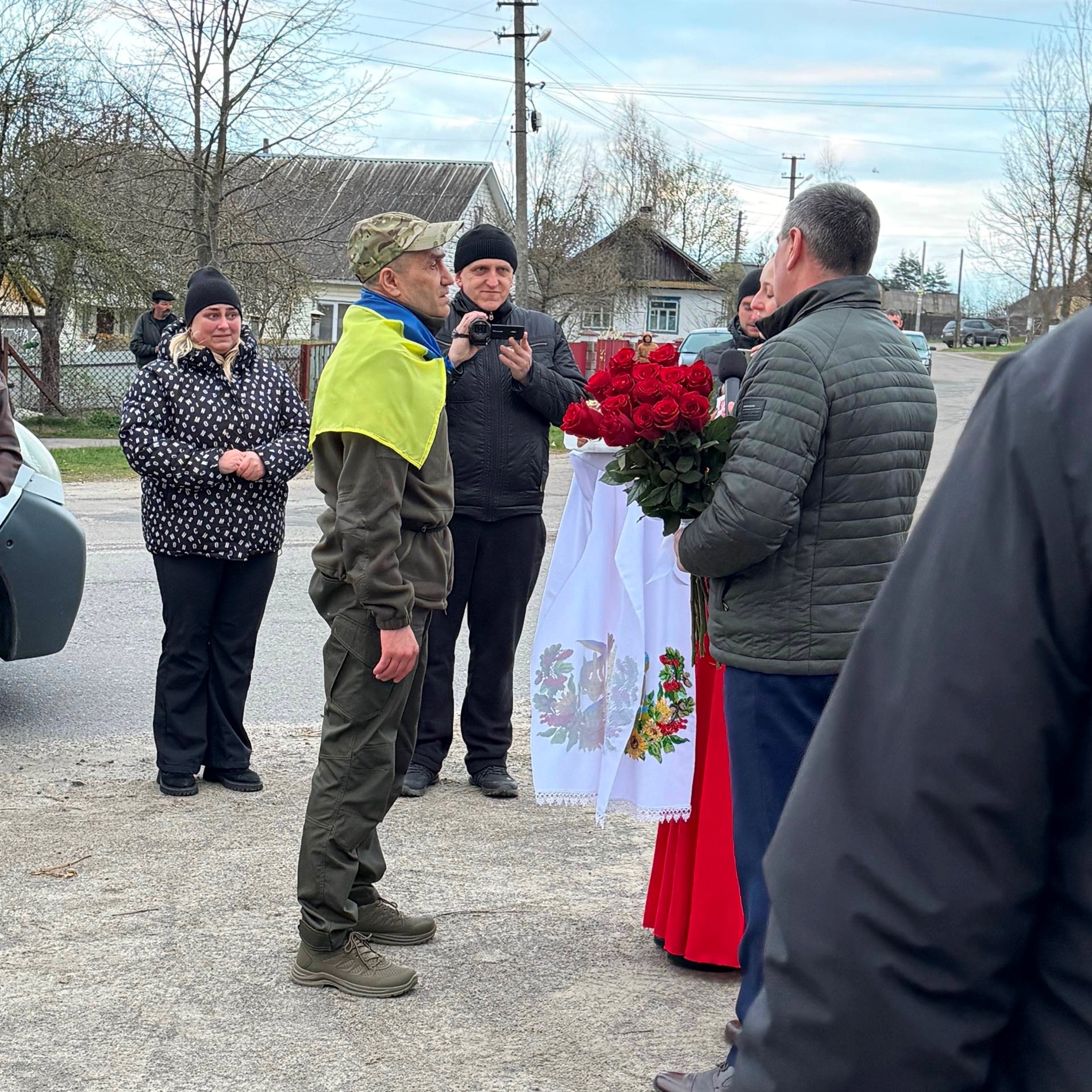 Майже два роки в неволі: на Сарненщині зустріли звільненого з полону бійця