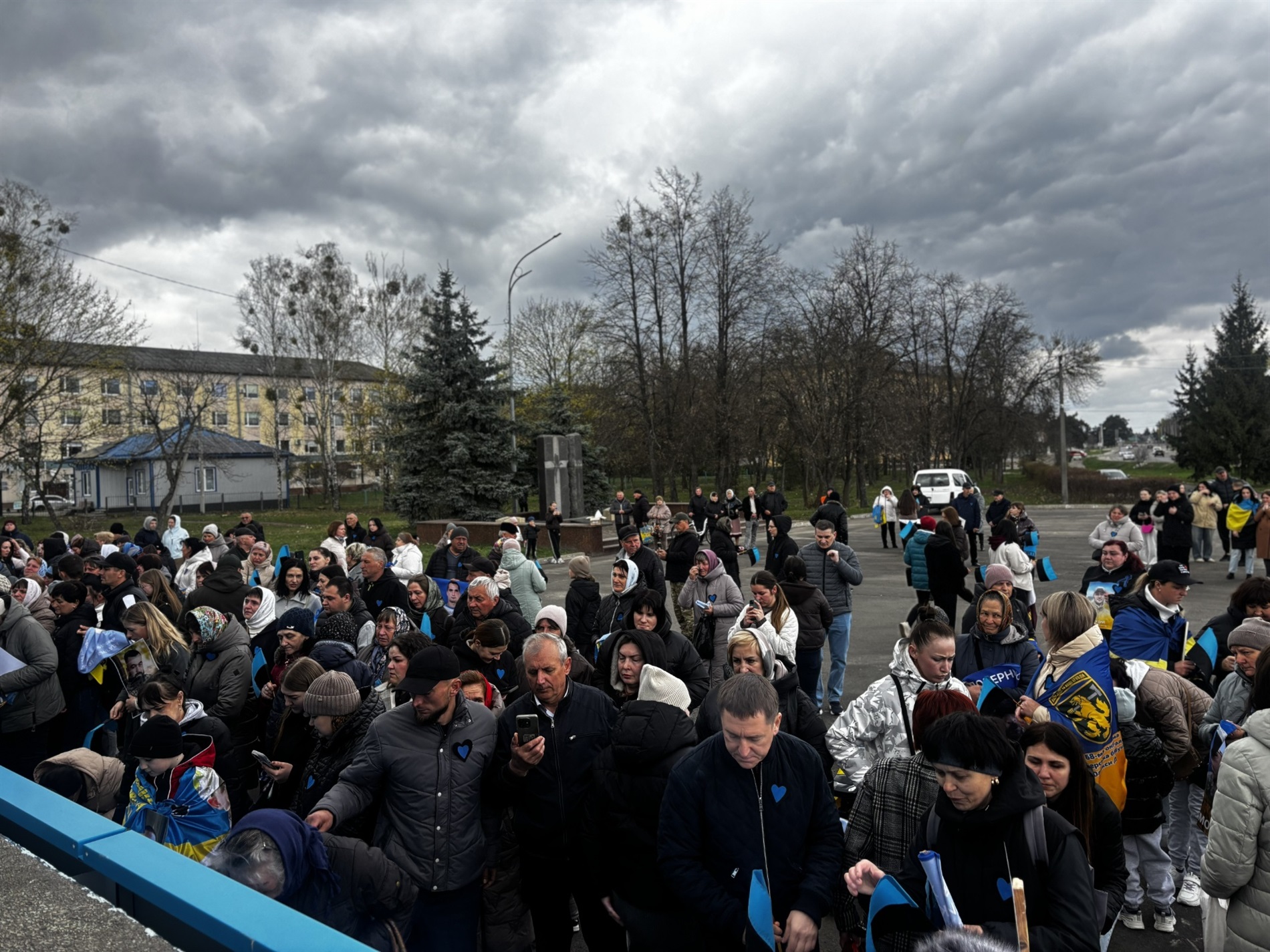 У Сарнах відкрили «Стіну надії» з портретами зниклих безвісти та полонених захисників