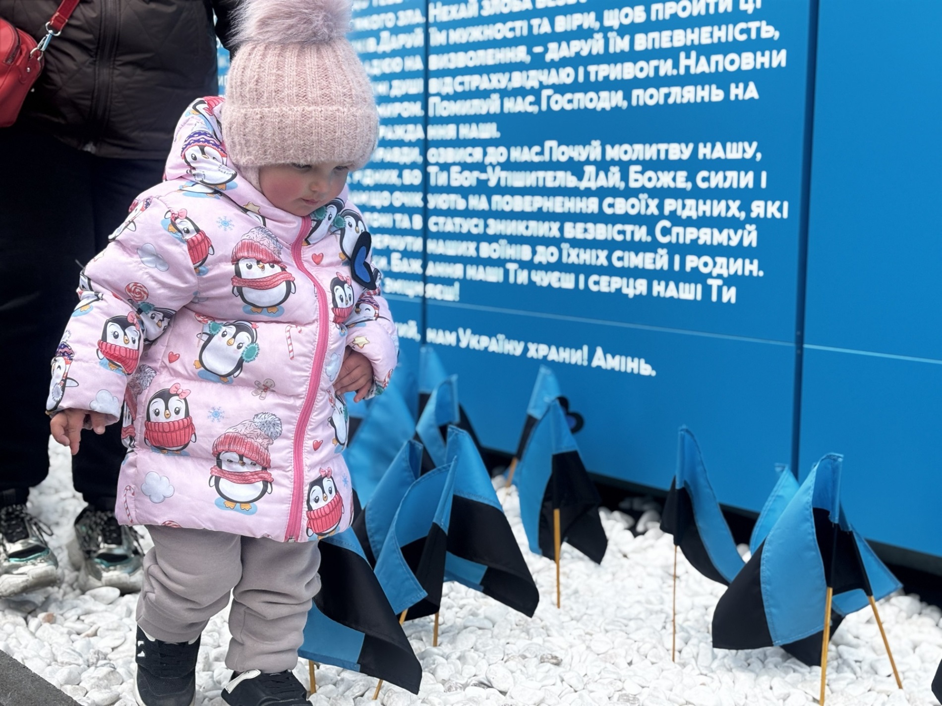 У Сарнах відкрили «Стіну надії» з портретами зниклих безвісти та полонених захисників