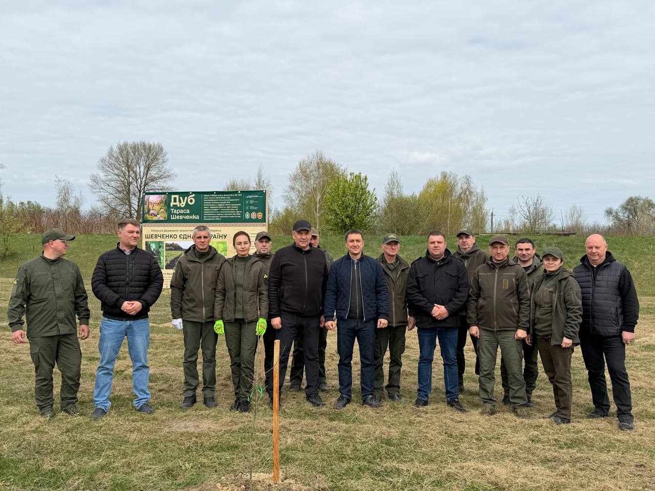 27 «Шевченкових» дубів: у Сарнах створили Алею пам’яті та незламності