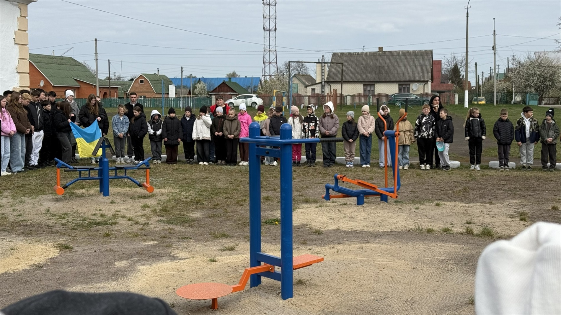 Пам’ять у дії: у Сарнах мама воїна створила спортивний майданчик на честь сина