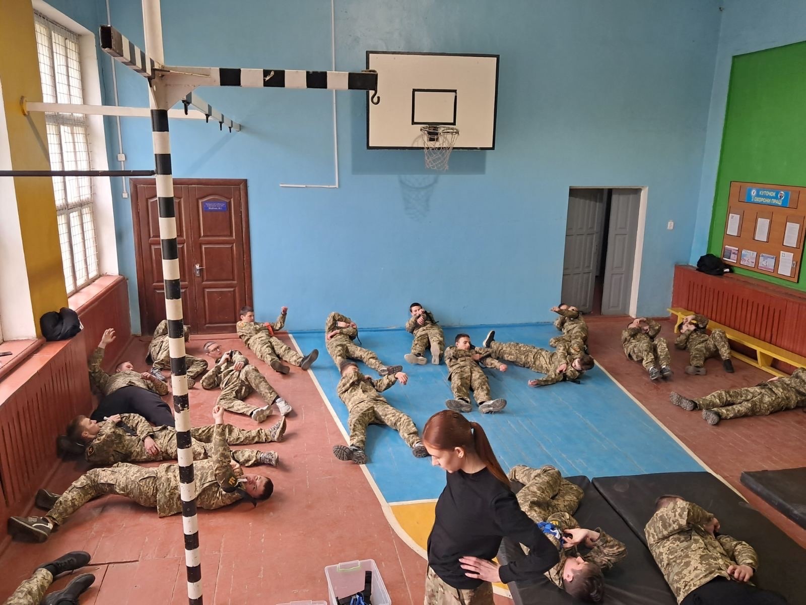 «Захист України» на практиці: у Сарнах для студентів провели тренінг із тактичної медицини