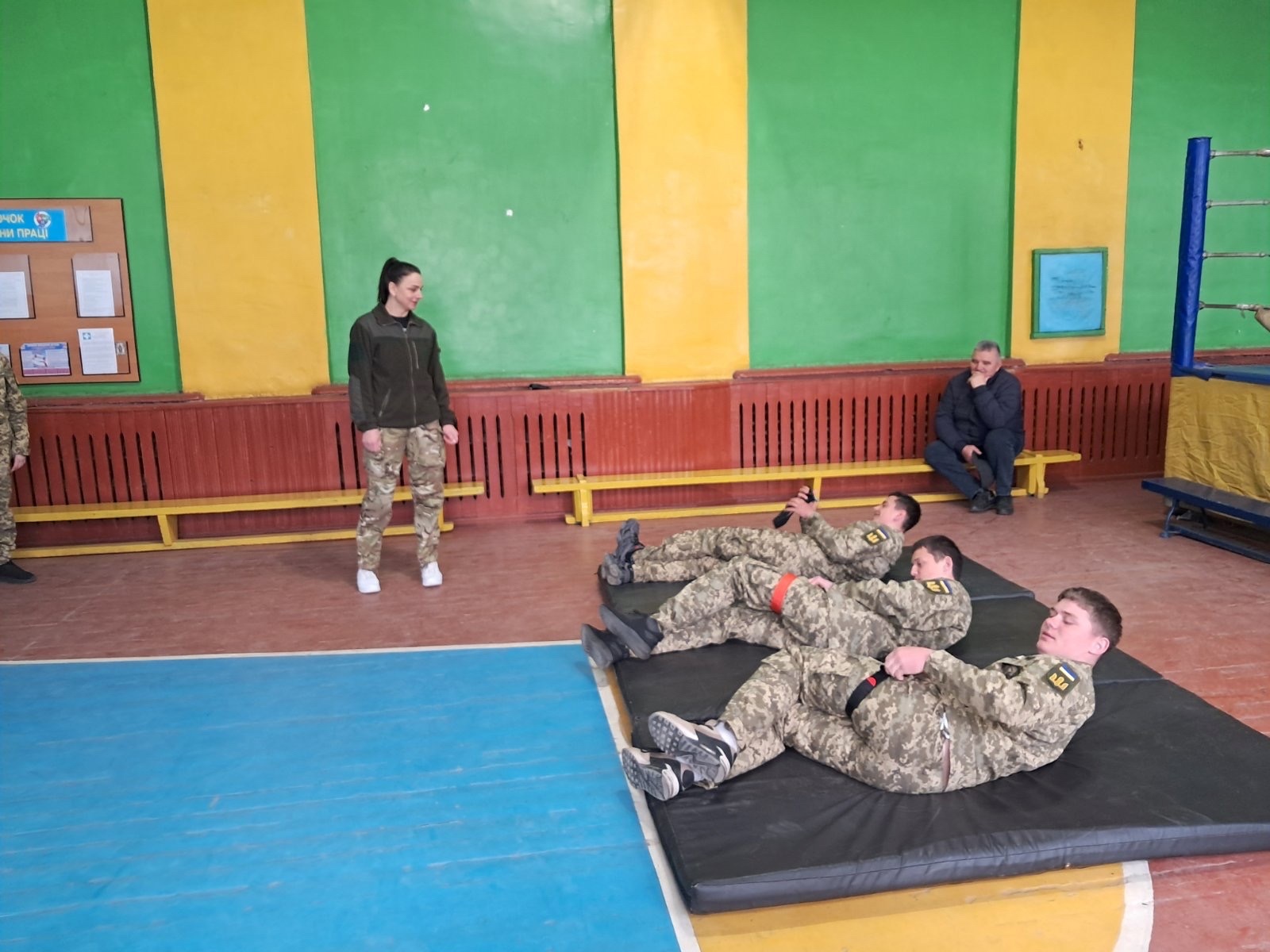 «Захист України» на практиці: у Сарнах для студентів провели тренінг із тактичної медицини