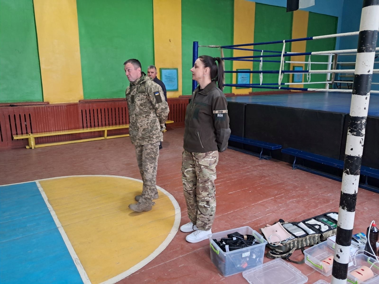 «Захист України» на практиці: у Сарнах для студентів провели тренінг із тактичної медицини