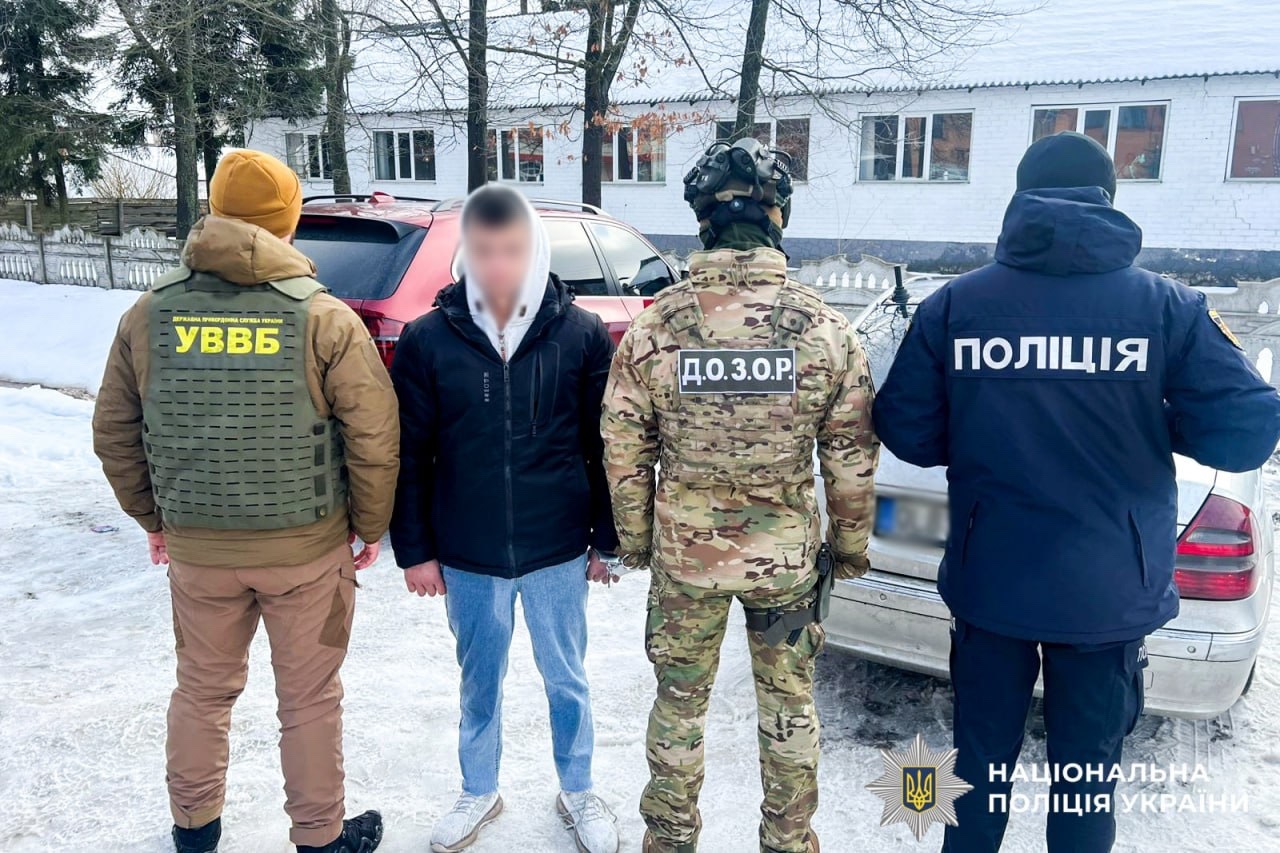 У Сарненському районі судитимуть 18-річного юнака, який допомагав чоловікам перетнути кордон