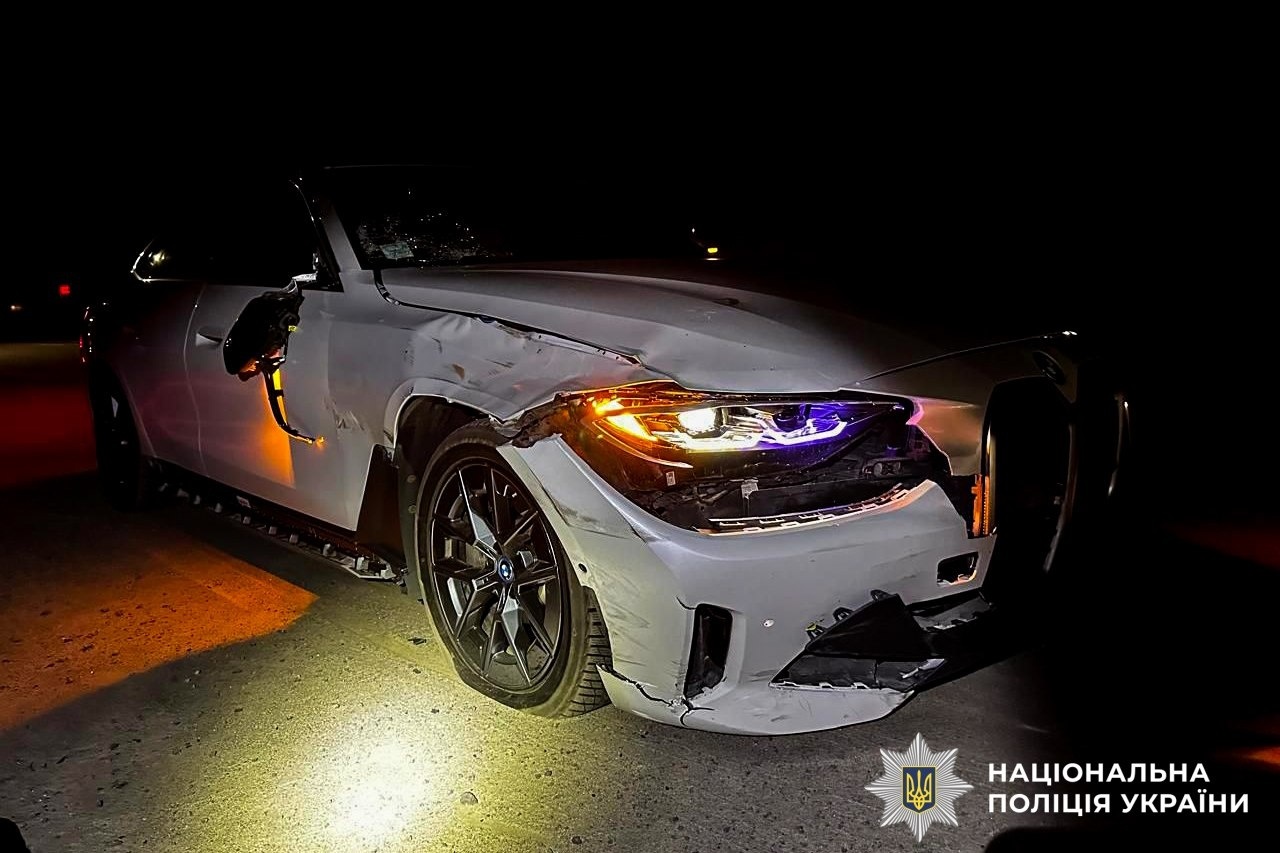У Сарнах під колесами автомобіля загинув неповнолітній скутерист