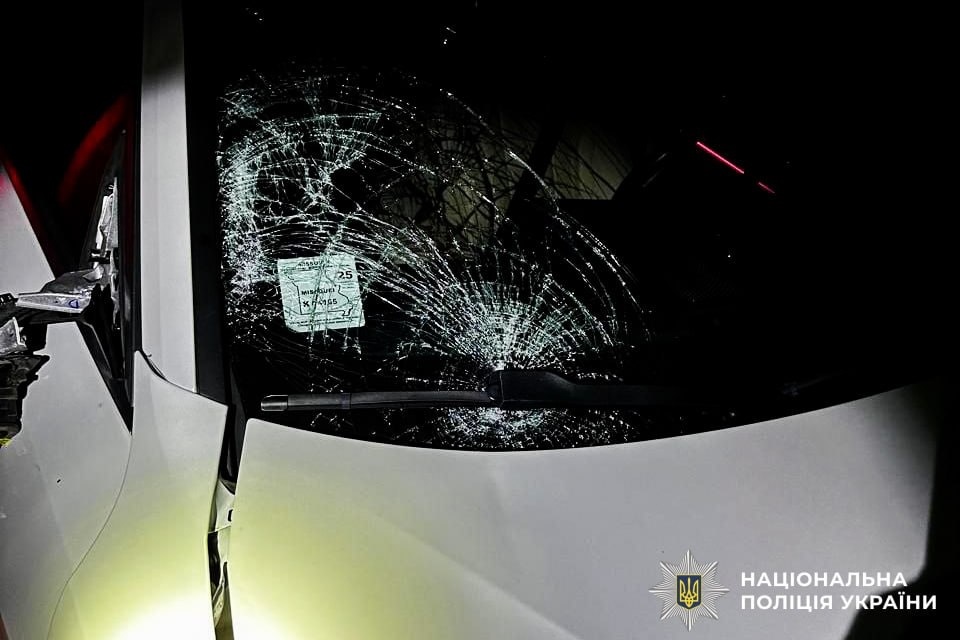 У Сарнах під колесами автомобіля загинув неповнолітній скутерист