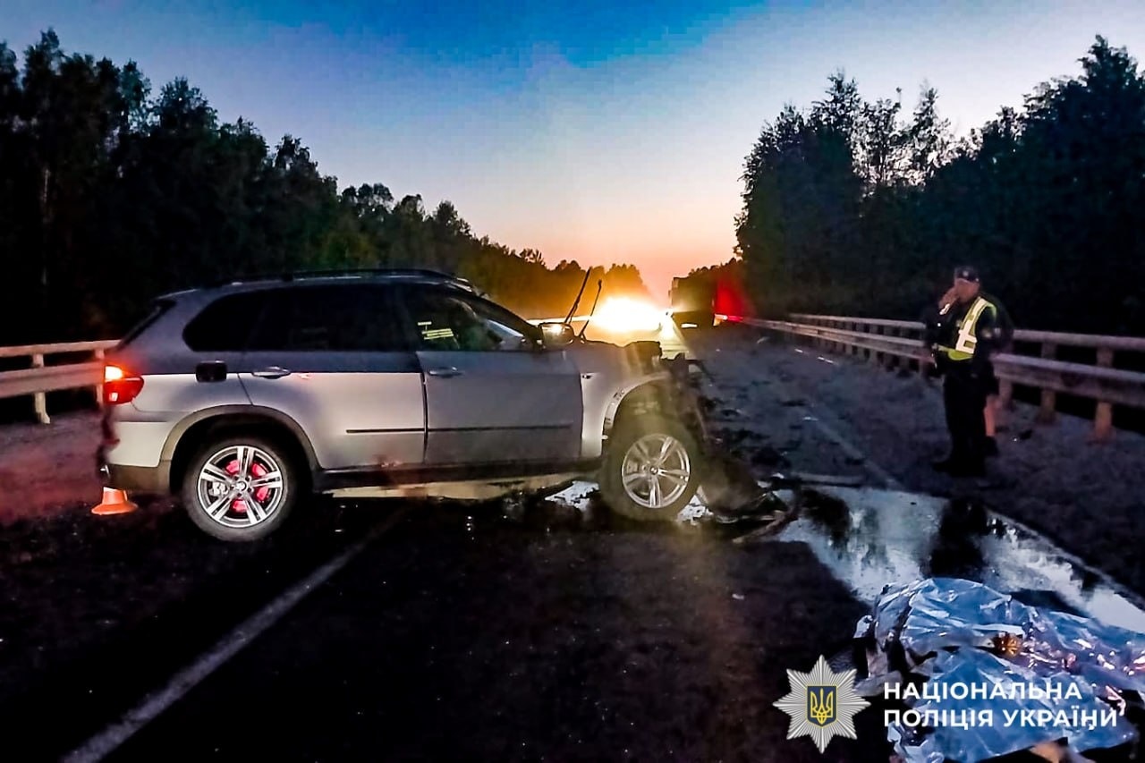На Сарненщині зіткнулись авто і вантажівка: двоє людей загинули
