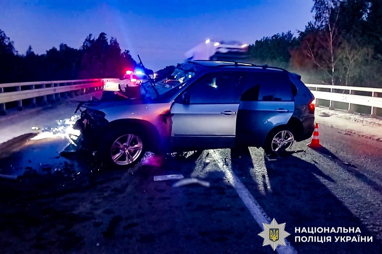 На Сарненщині зіткнулись авто і вантажівка: двоє людей загинули
