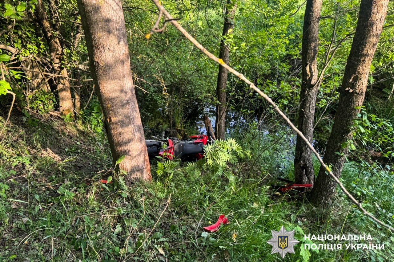 Помітили на узбіччі: в Сарненському районі виявили 17-річного, який загинув за кермом мотоцикла