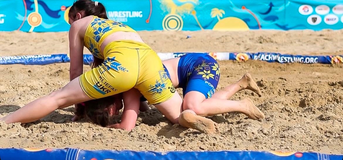 Чемпіонат Європи з пляжної боротьби: як виступила 19-річна сарненка у складі збірної України