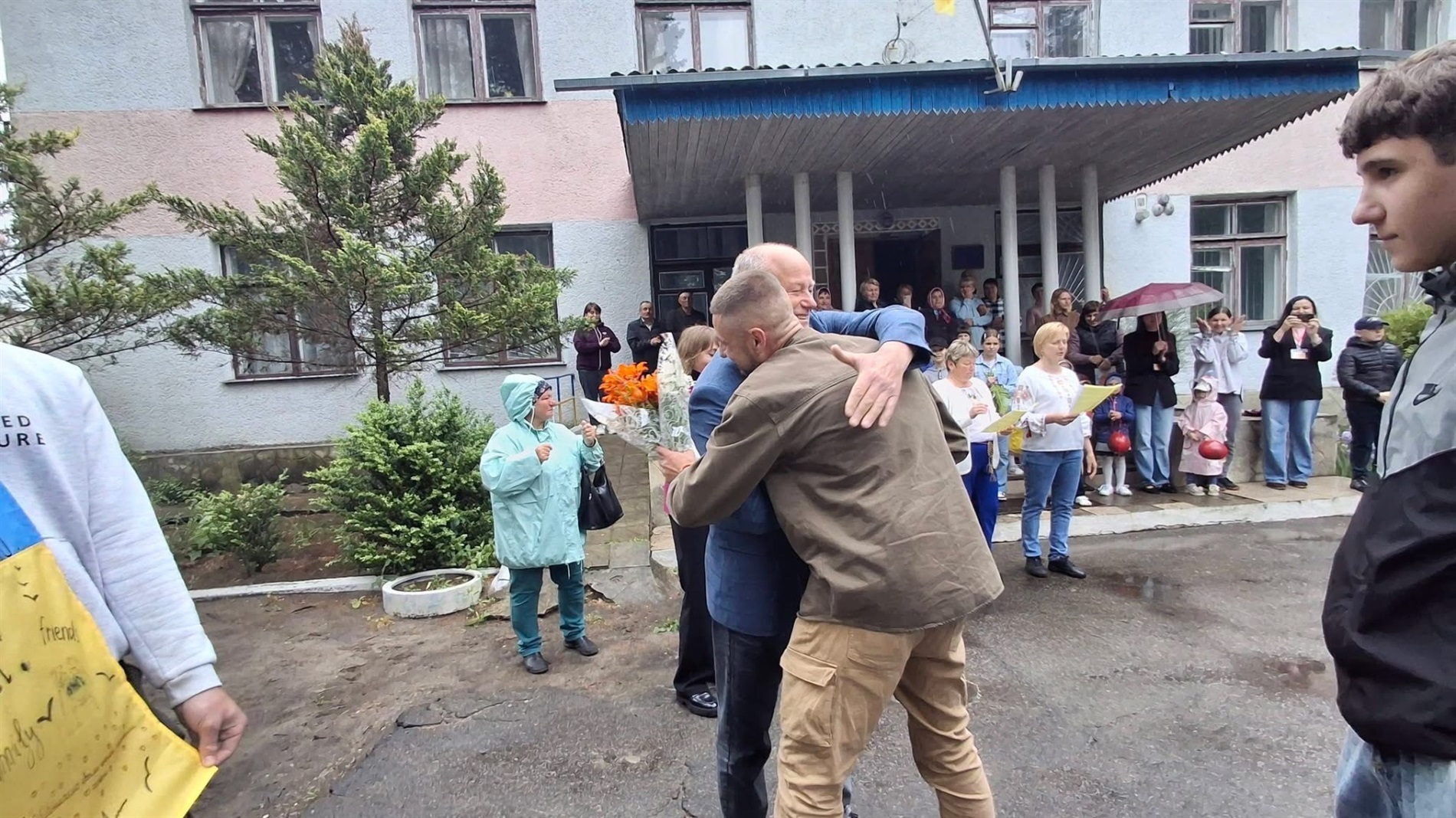 У рідне село на Дубровиччину повернувся звільнений з полону 37-річний захисник