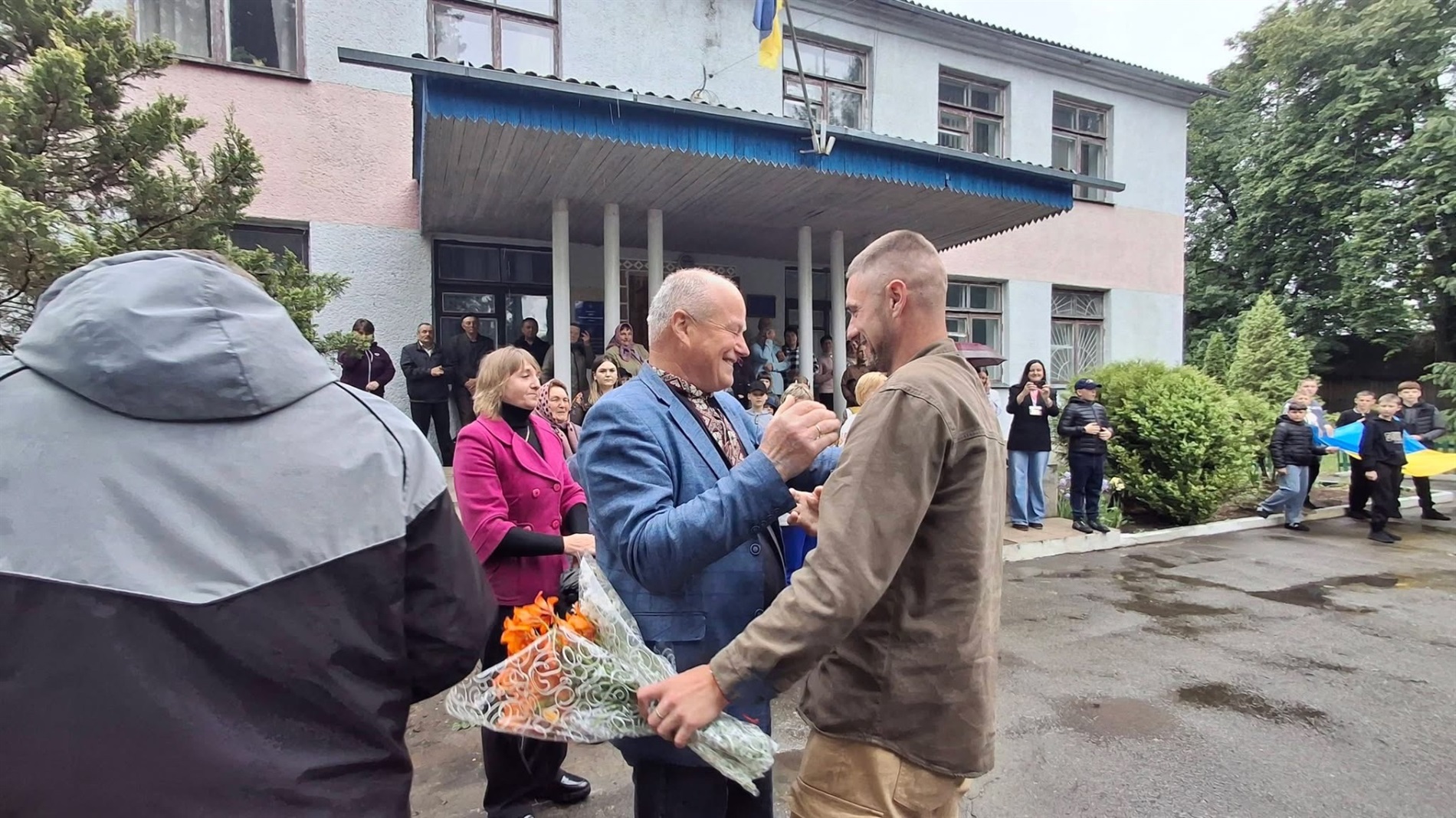 У рідне село на Дубровиччину повернувся звільнений з полону 37-річний захисник