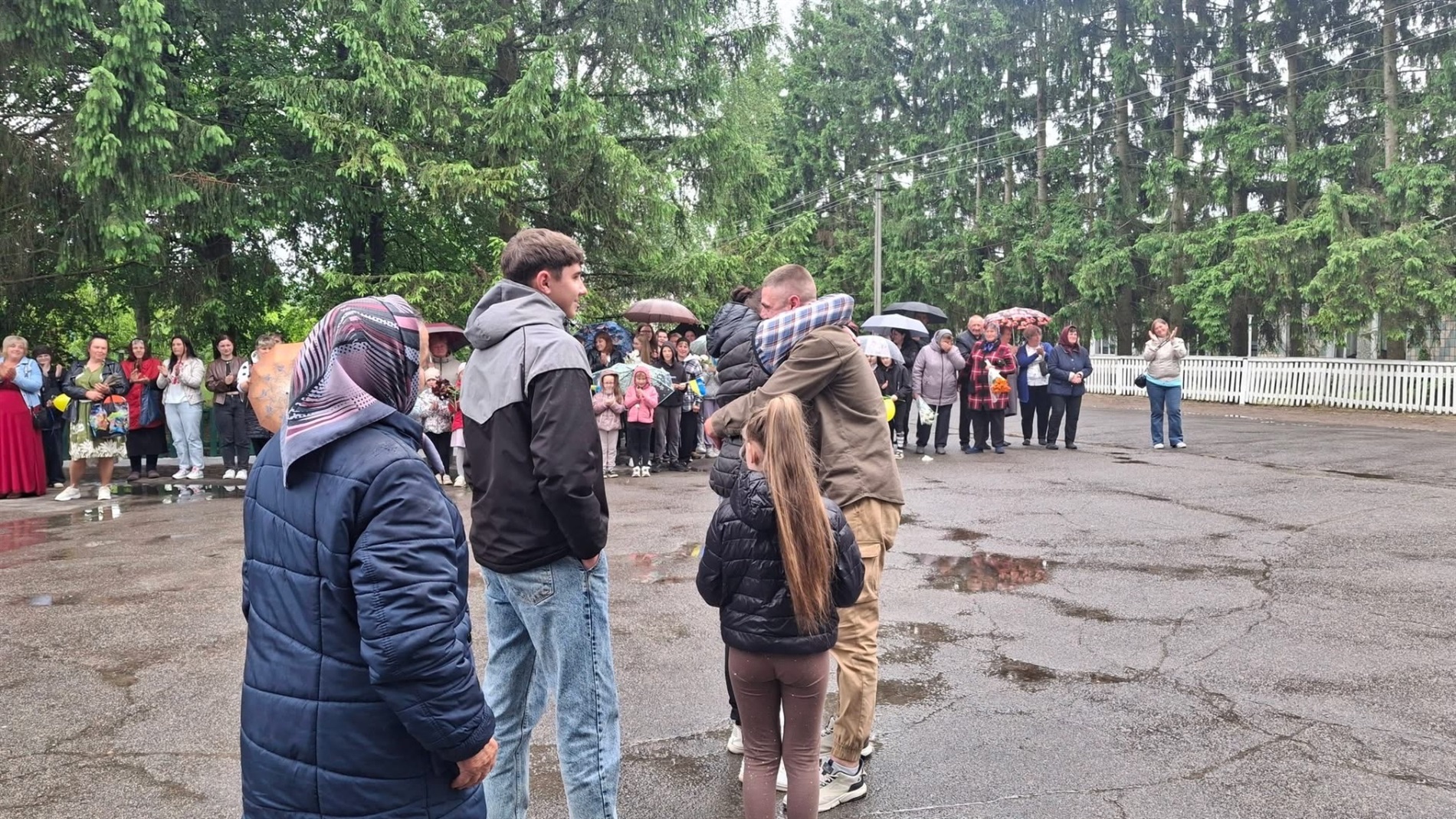 У рідне село на Дубровиччину повернувся звільнений з полону 37-річний захисник