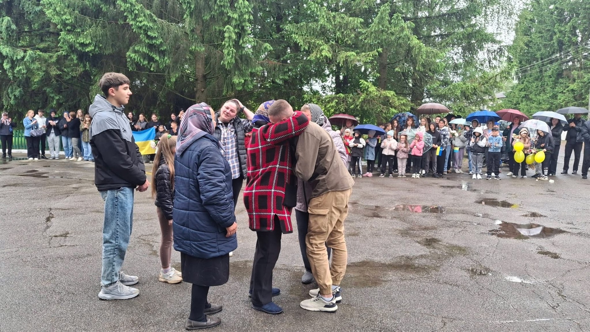 У рідне село на Дубровиччину повернувся звільнений з полону 37-річний захисник