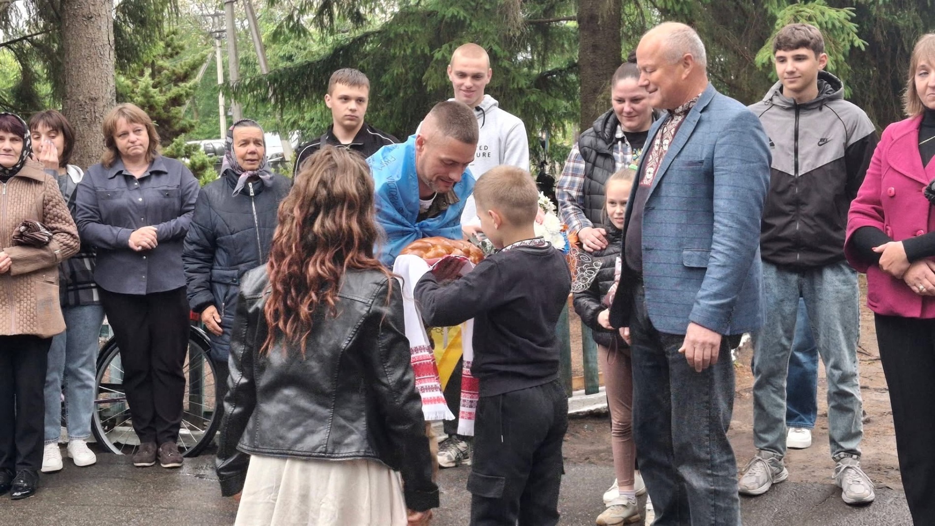 У рідне село на Дубровиччину повернувся звільнений з полону 37-річний захисник