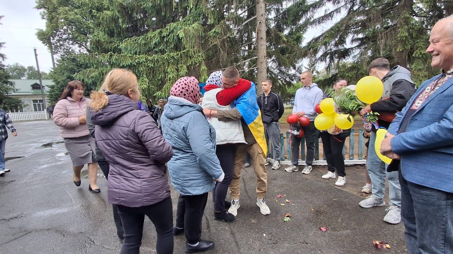 У рідне село на Дубровиччину повернувся звільнений з полону 37-річний захисник