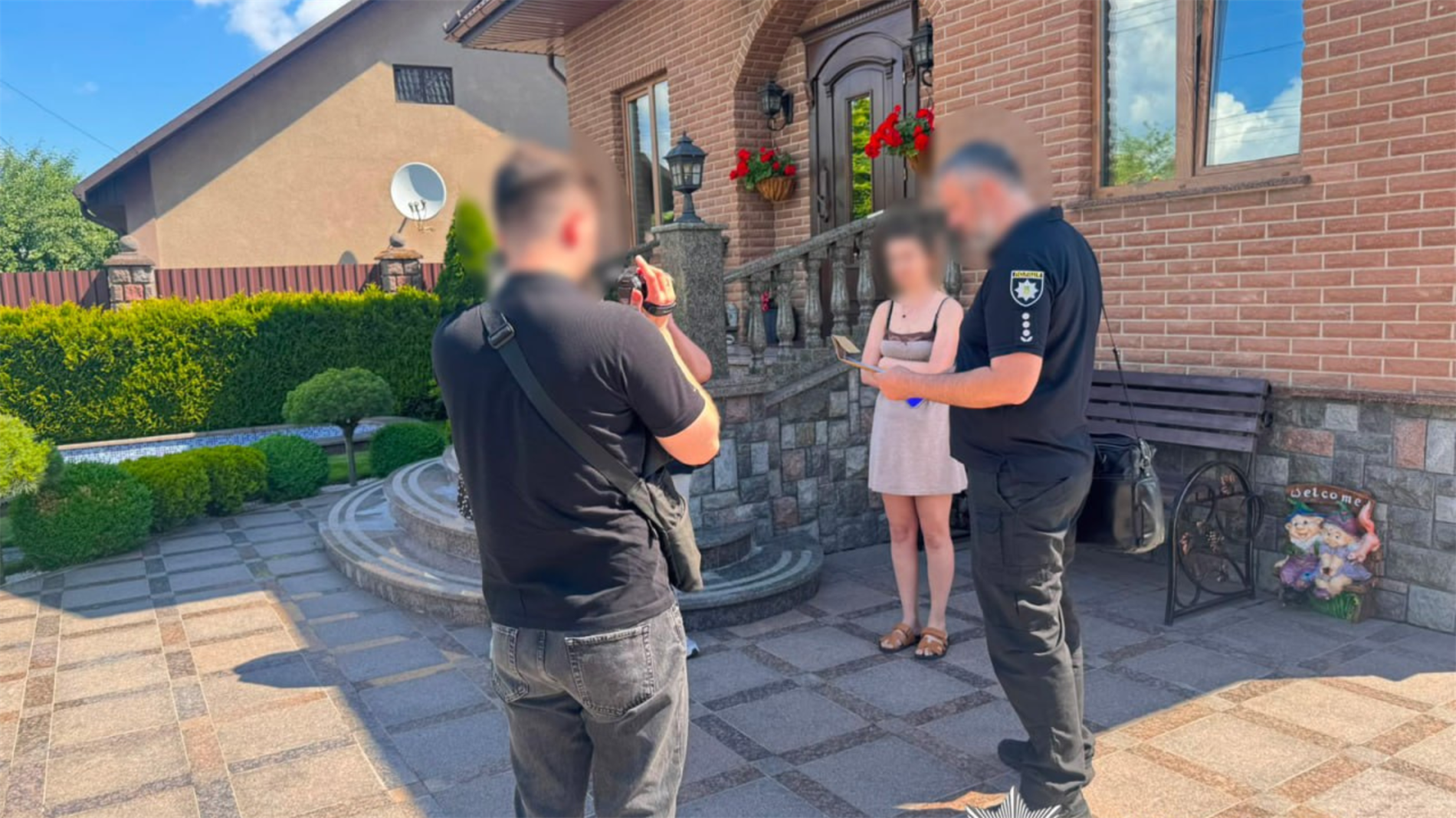 На Рівненщині викрили масштабний нелегальний видобуток бурштину: вилучили каміння, мотопомпи і гроші
